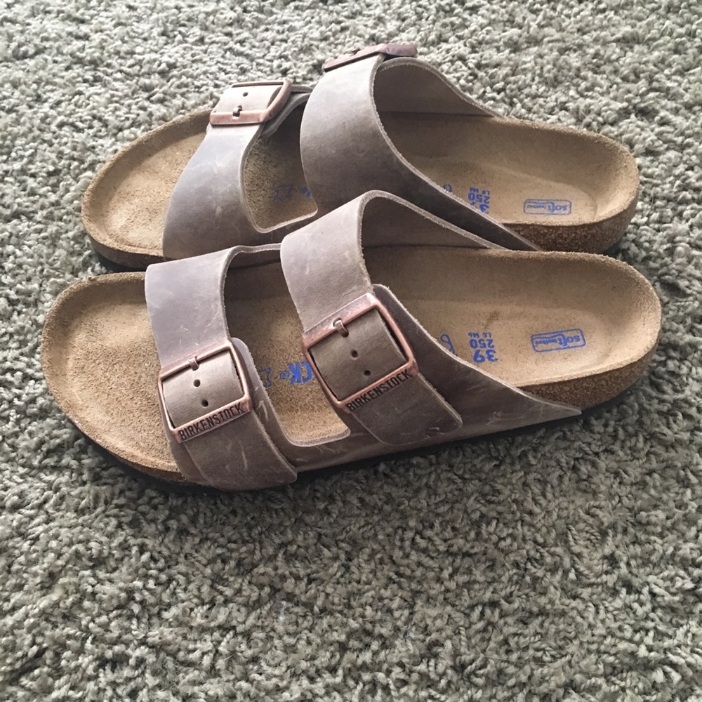 Birkenstock size 39 (Women’s 8). Regular width.